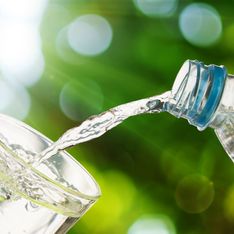 Eau du robinet vs eau en bouteille : laquelle choisir ?
