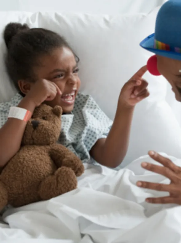 Acerca el Carnaval a 200 niños hospitalizados con la iniciativa "Donde hay un disfraz, hay una sonrisa"