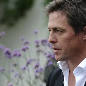 Hugh Grant tiene un tercer hijo secreto