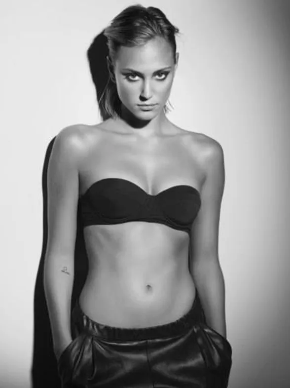 Así es Nora Arnezeder, la actriz francesa que podría haber enamorado a Orlando Bloom