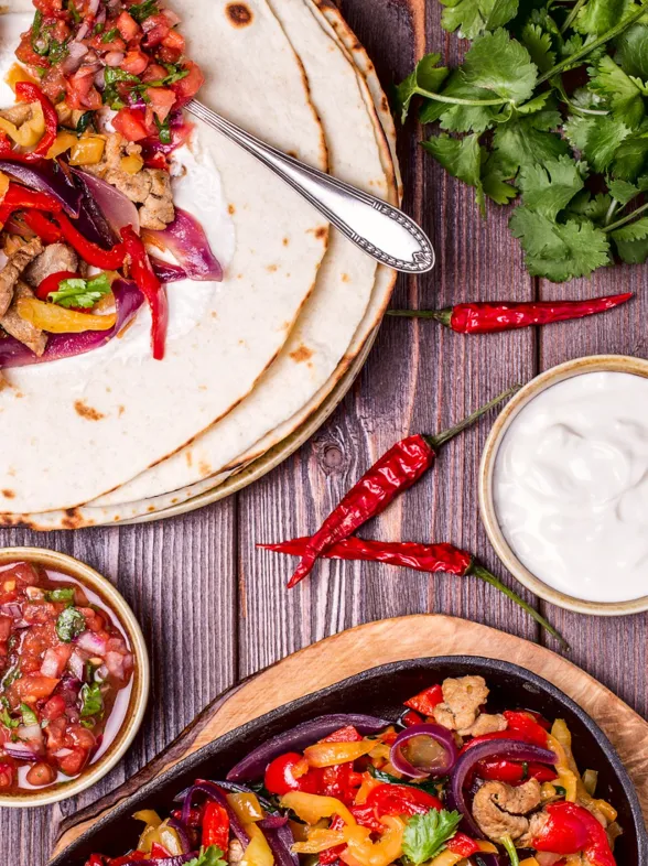 Cómo hacer fajitas de pollo: la receta para darte un festín mexicano
