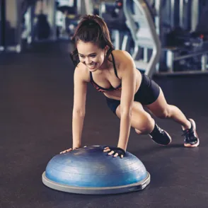 Entrenamiento con bosu: el accesorio que aumenta la intensidad del ejercicio