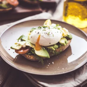 Cómo hacer huevos escalfados paso a paso