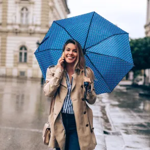 Protégete de la lluvia con los paraguas más bonitos de esta temporada