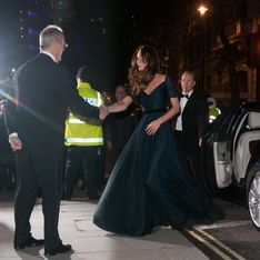 Kate splendida in abito lungo, come piace alla Regina