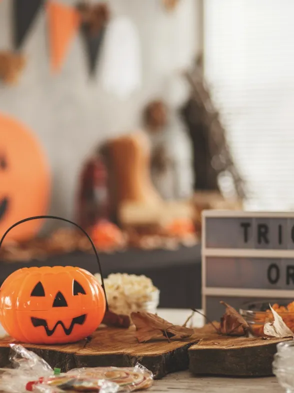Adornos y dulces imprescindibles para una fiesta de Halloween ¡de miedo!