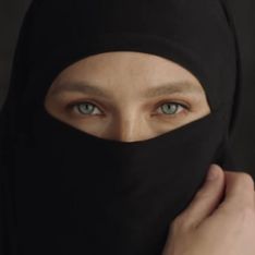 Une publicité avec Bar Refaeli retirant un niqab fait polémique (vidéo)
