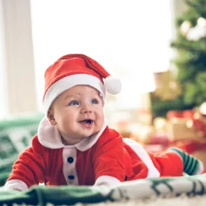 Juguetes para regalar por Navidad a los bebés de la casa