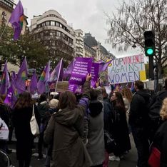Des milliers de personnes ont manifesté contre les violences faites aux femmes ce samedi