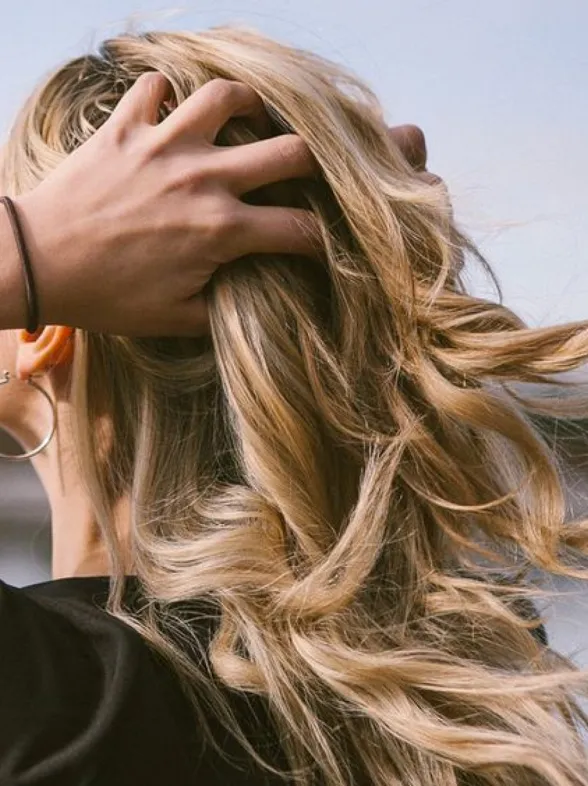 10 cosas que no deberías hacer si tienes el pelo graso