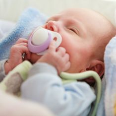 La vidéo d'un bébé avec une tétine scotchée sur la bouche choque la Toile