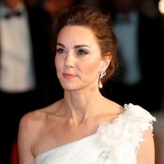 Avec cette longue robe blanche, Kate Middleton rend un hommage vibrant à Diana