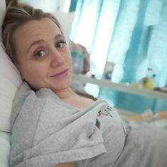 Le bébé de cette maman a été retiré de son utérus avant d'y être replacé (photos)