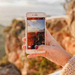 Protege tu iPhone: las fundas más chic de la red