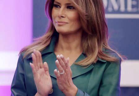 Melania Trump, sublime dans un manteau en cuir vert… Qui fait polémique (photos)