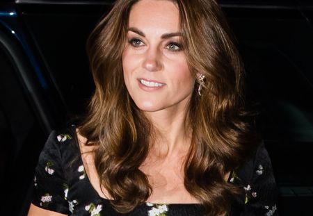 Kate Middleton attire tous les regards dans une robe de princesse à fleurs