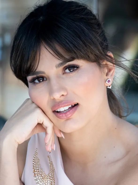 Sara Sálamo recibe el premio Belleza Comprometida en el Festival de Málaga