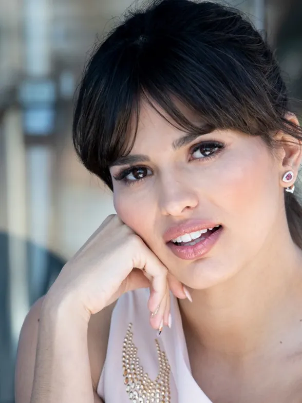 Sara Sálamo recibe el premio Belleza Comprometida en el Festival de Málaga