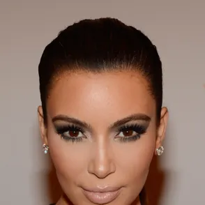Maquíllate como Kim Kardashian