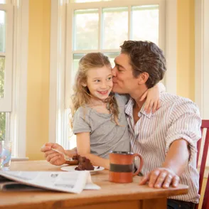 Un padre redefine la belleza para su hija: “¿Dónde está tu verdadera belleza?”