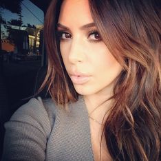 Kim Kardashian : Elle se fait refaire les seins en direct (vidéo)