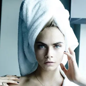 Celebrities y modelos posan en toalla para Mario Testino