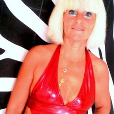 Jackie, 46 ans, actrice porno sur une liste FN dans l'Hérault