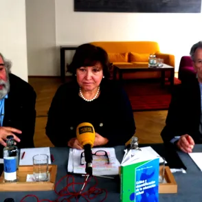 Petra Mª Pérez: "Los profesores deben enseñar a los niños a amar la vida"