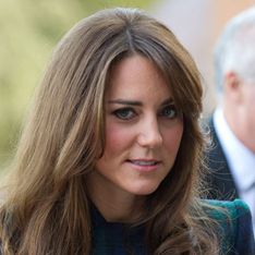 Kate Middleton : Aperçue en train d’embrasser un mystérieux inconnu ! (Photos)