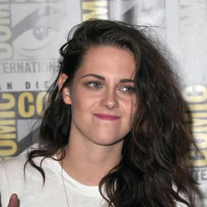 Happy Birthday Kristen Stewart! 10 Times The Twilight Star Made Fame Really Awkward