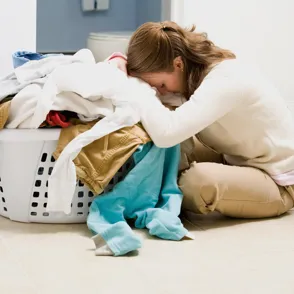 10 zenuwslopende dingen die je vanzelfsprekend overkomen als je het huishouden doet