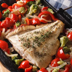 Dorada al horno con verduras: una receta fácil y saludable