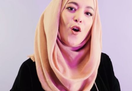 Elle reprend le clip féministe d'Angèle Balance ton quoi pour dénoncer l’islamophobie (vidéo)