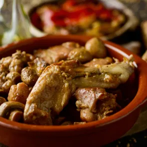 Conejo al ajillo: cómo hacer esta receta paso a paso