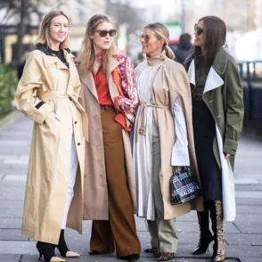 Cómo combinar la gabardina: tips para llevar la tendencia de la temporada