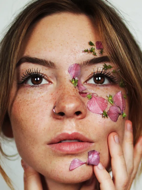 4 pasos imprescindibles para mimar tu pelo y tu piel esta primavera