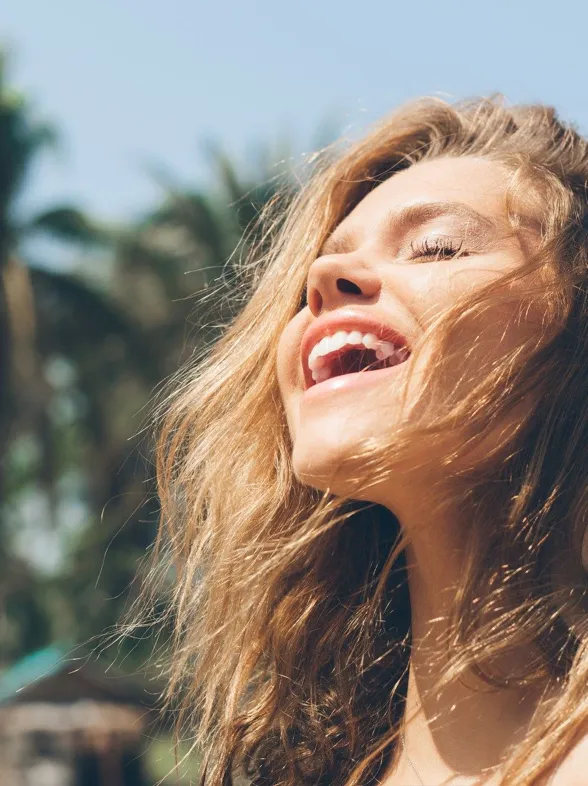 ¿Hay que cortar el pelo antes de verano? Mitos y verdades sobre el cabello
