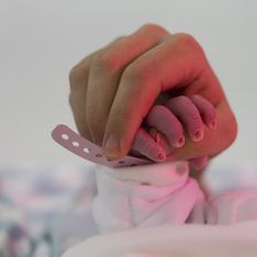 En Angleterre, un bébé prématuré né sans peau parvient à survivre