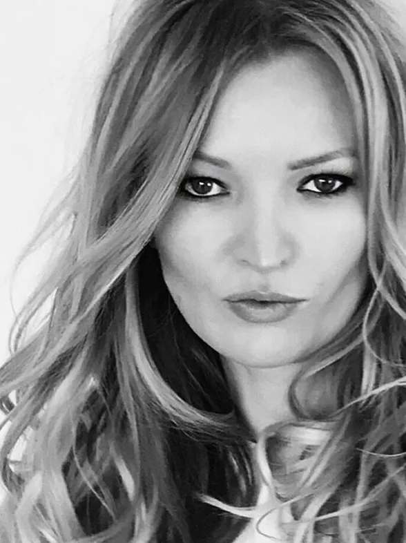 Dieses Model ist eine unglaubliche Doppelgängerin von Kate Moss
