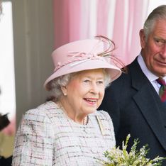 Un cliché du Prince Charles qui s'ennuie au couronnement de sa mère refait surface