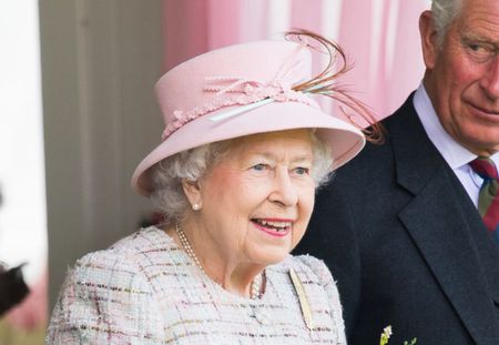 Un cliché du Prince Charles qui s'ennuie au couronnement de sa mère refait surface