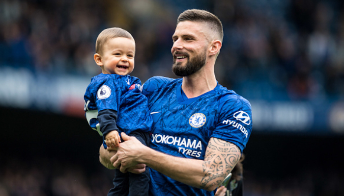 Olivier Giroud Partage Une Photo De Lui Et Son Fils A L Elysee