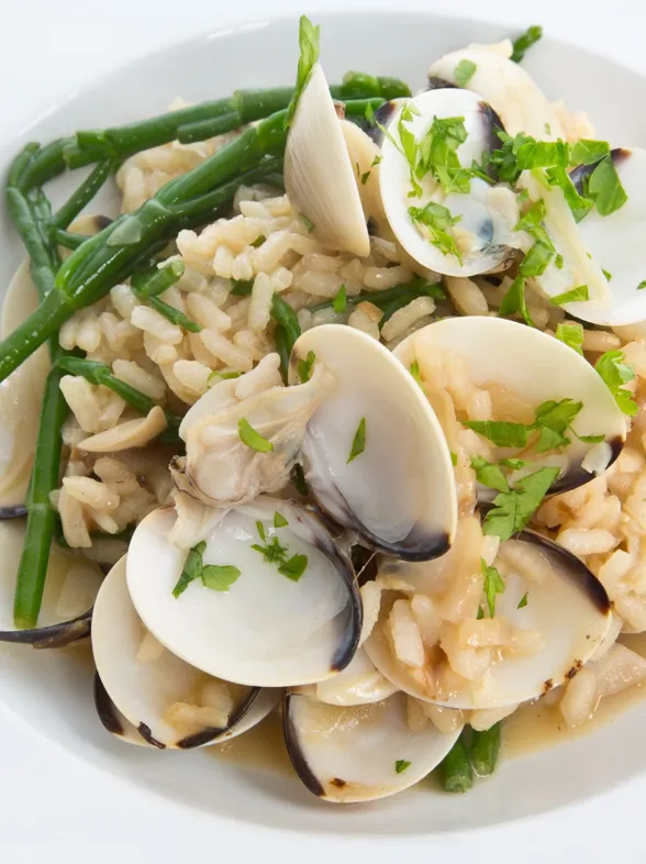 Arroz con almejas: un plato de domingo fácil y delicioso