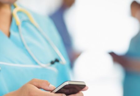 Les téléphones portables, à l'origine de nombreuses infections à l'hôpital ?