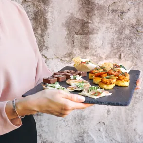 3 recetas de canapés con pan casero para sorprender a tus invitados