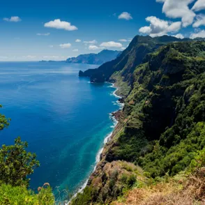 Viaje a Madeira: qué ver, qué comer y qué hacer en la isla de la eterna primavera