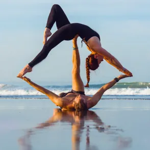 Acroyoga: descubre todos los beneficios de esta disciplina