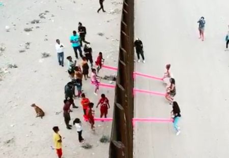 Des balançoires à la frontière américano-mexicaine pour rapprocher les enfants