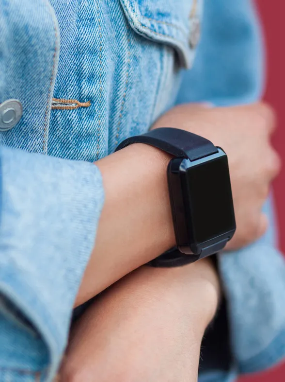 Así es la primera pulsera de actividad que protege contra agresiones