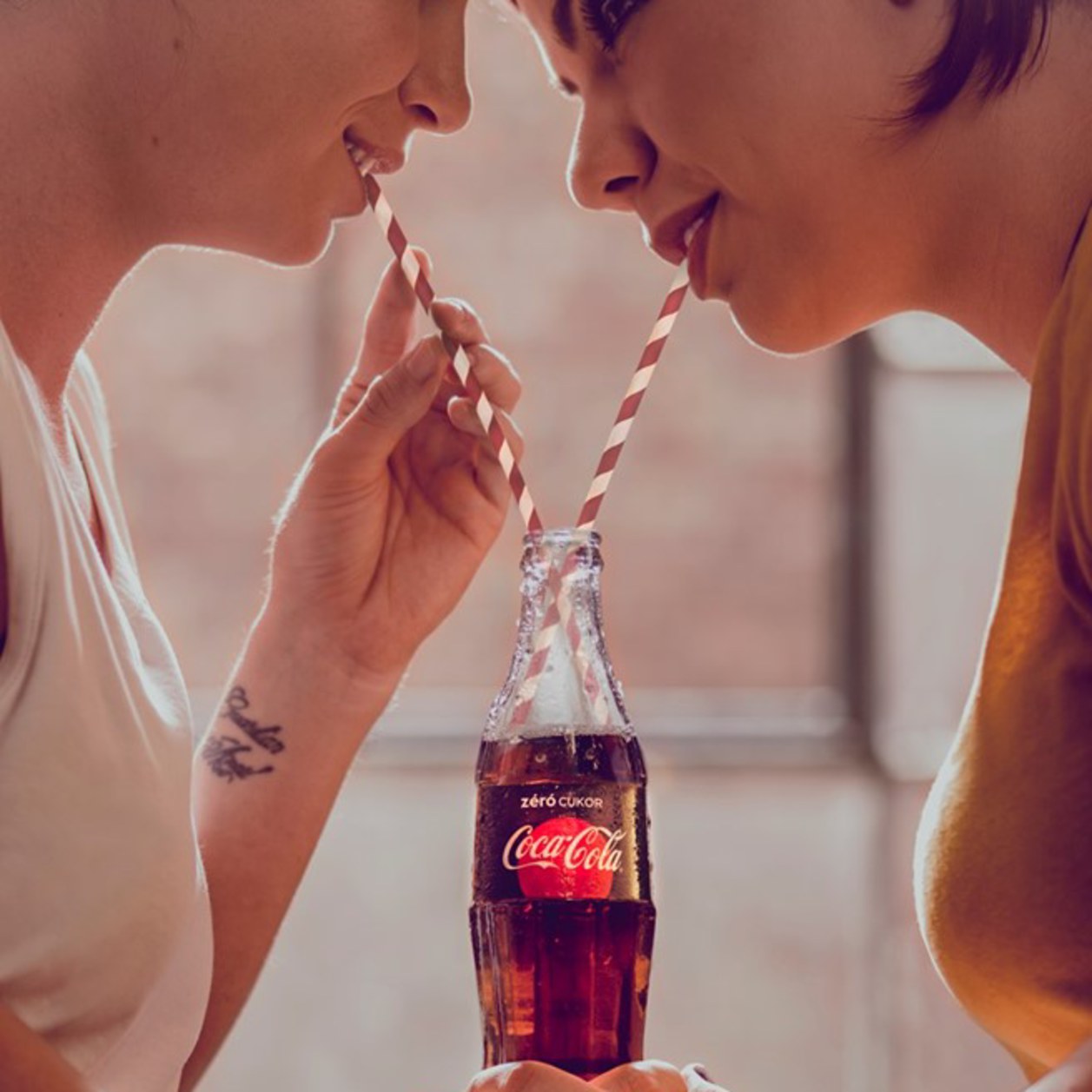 En Hongrie, Coca-Cola lance une pub avec des couples LGBT et crée la polémique